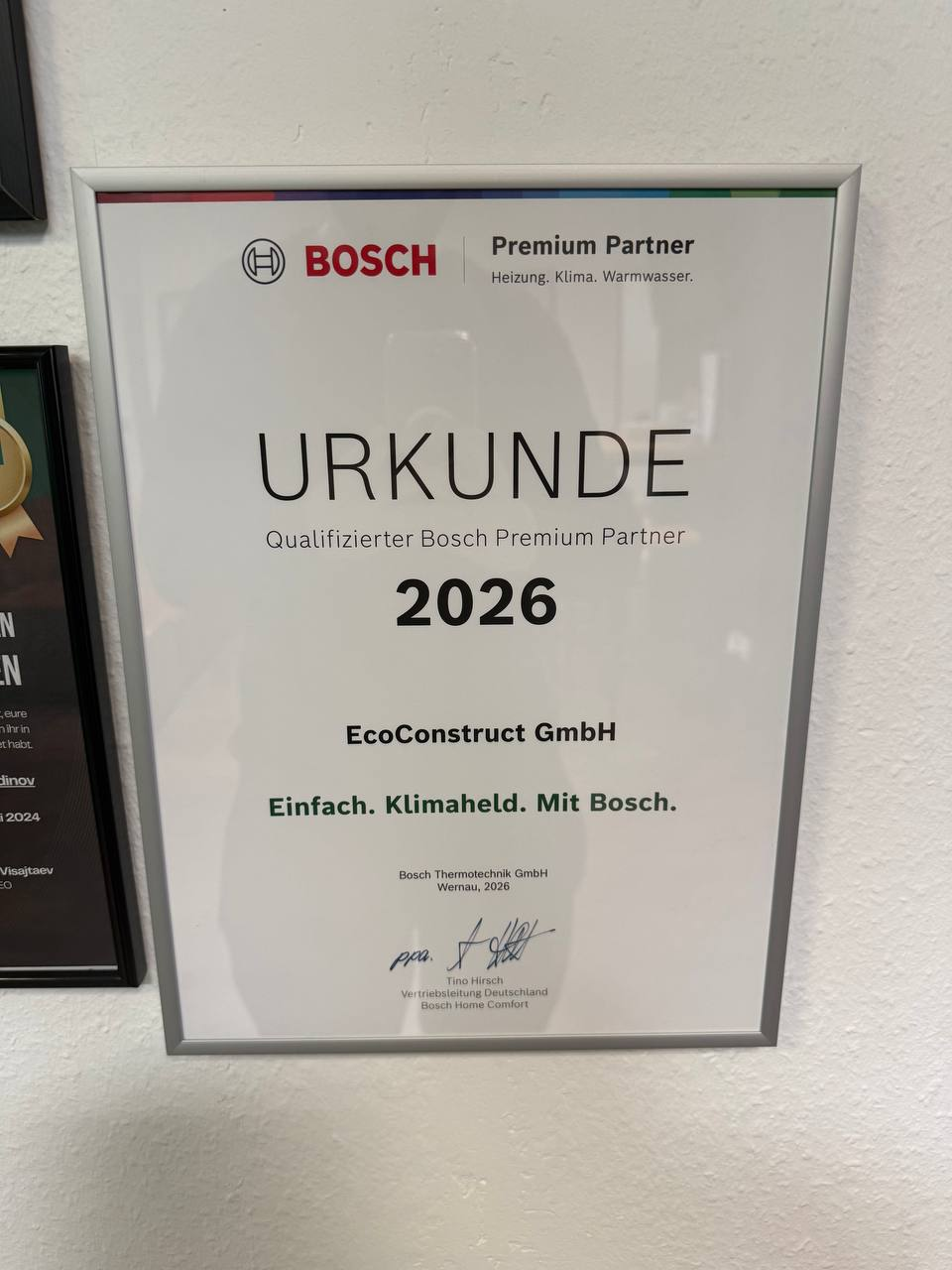 Originalfoto der Bosch Premium Partner Urkunde 2026 für EcoConstruct GmbH
